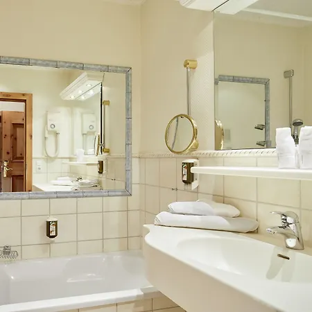 Tirolerhof - Familotel Zugspitze Hotel 4*