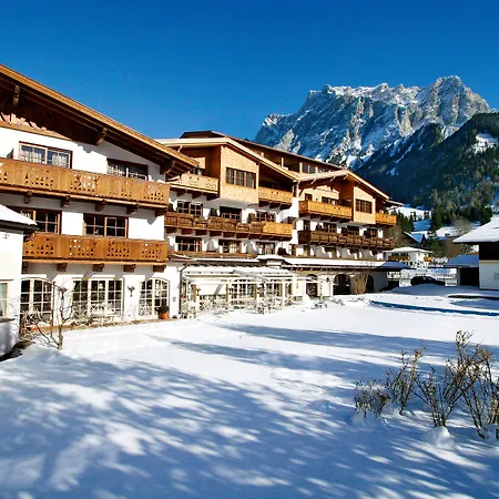 فندق Tirolerhof - Familotel Zugspitze ايروالد