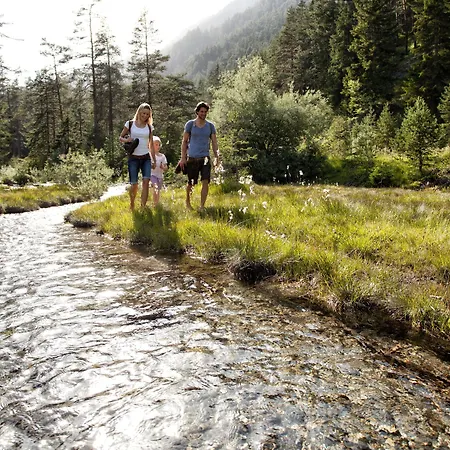 فندق Tirolerhof - Familotel Zugspitze 4*