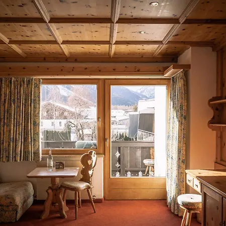 فندق Tirolerhof - Familotel Zugspitze ايروالد